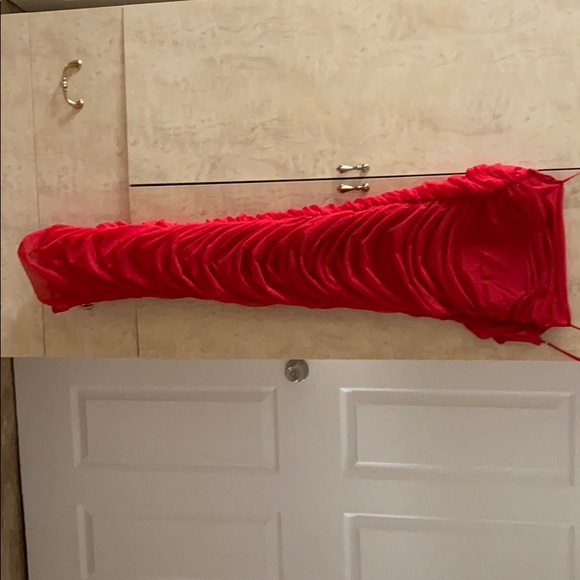 Red fitted dress - Picture 1 of 3